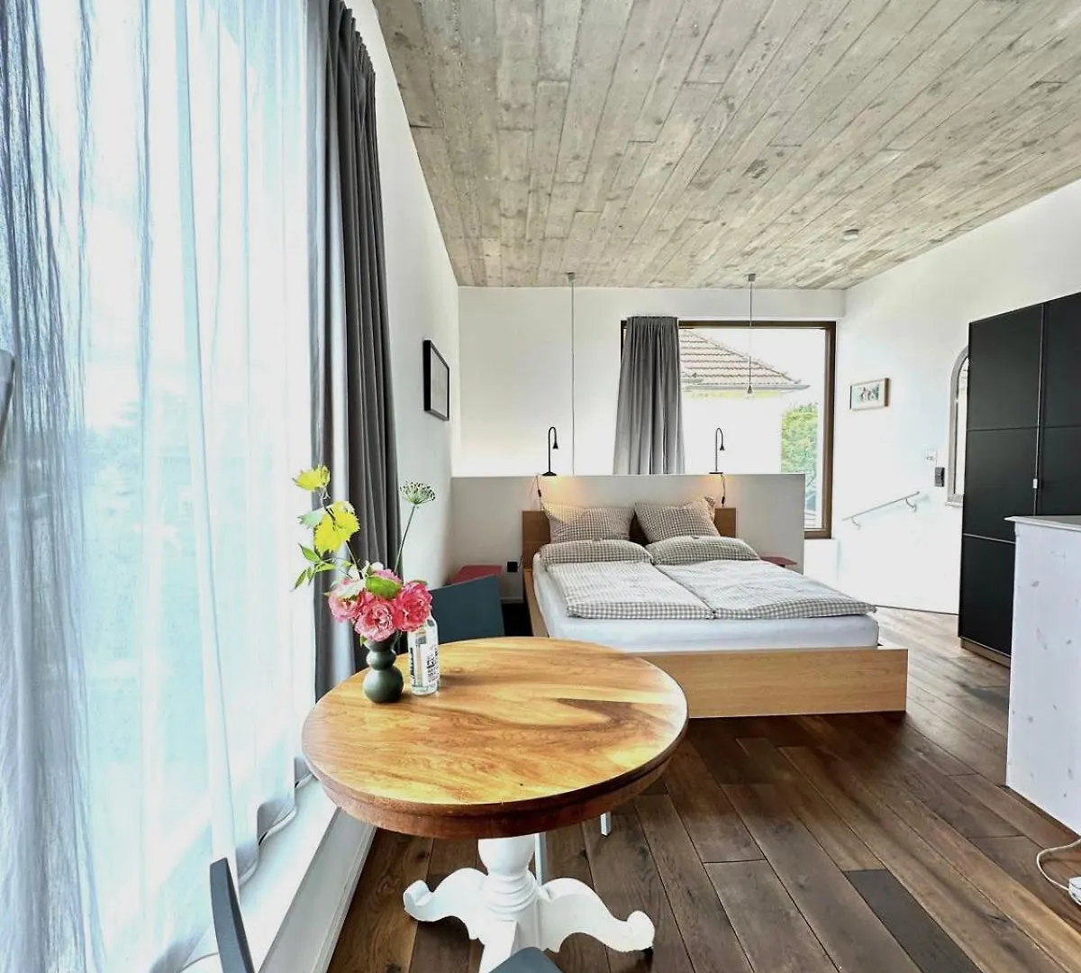 Cologne Country Lodge شقة